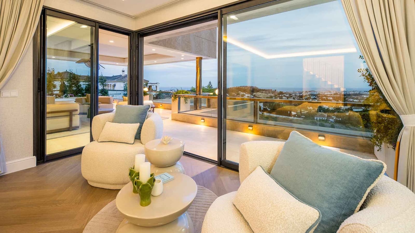 Ático de 5 habitaciones en Nueva Andalucia en venta con piscina - 6.900.000 € (Ref: 9965011)