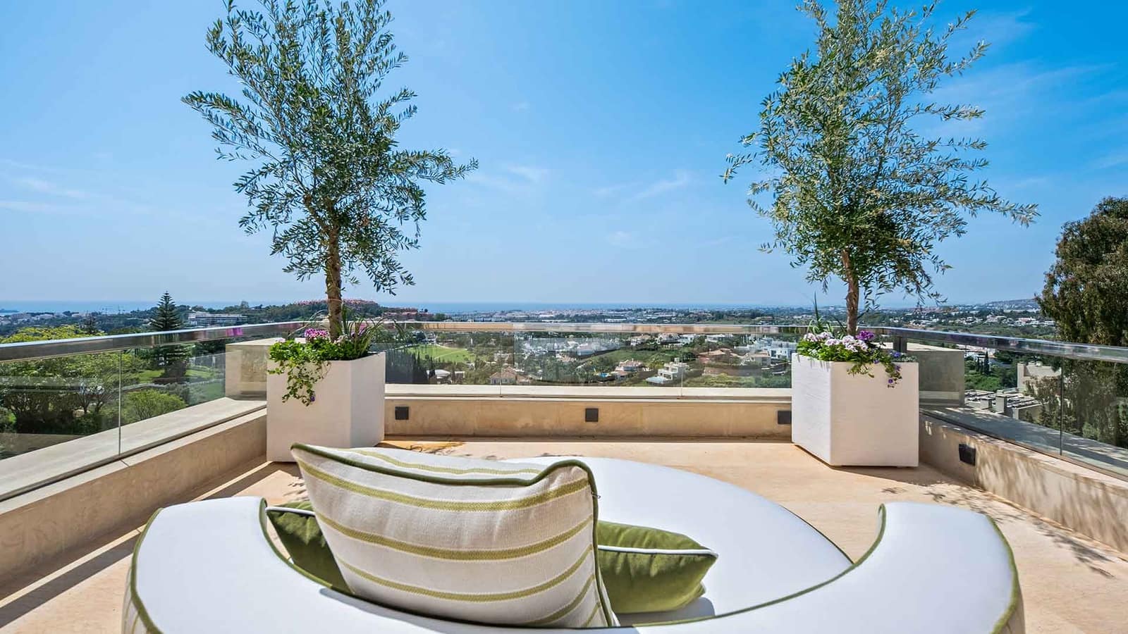 Ático de 5 habitaciones en Nueva Andalucia en venta con piscina - 6.900.000 € (Ref: 9965011)