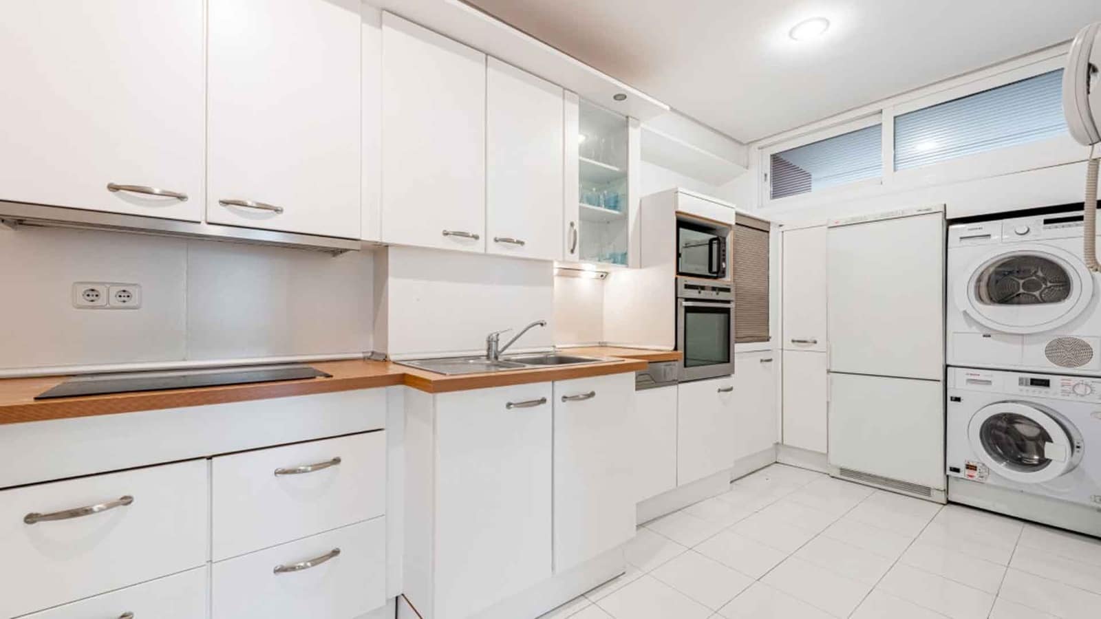 2 bedroom Apartment for sale in Golden Mile with pool - € 1,260,000 (Ref: 9966376)