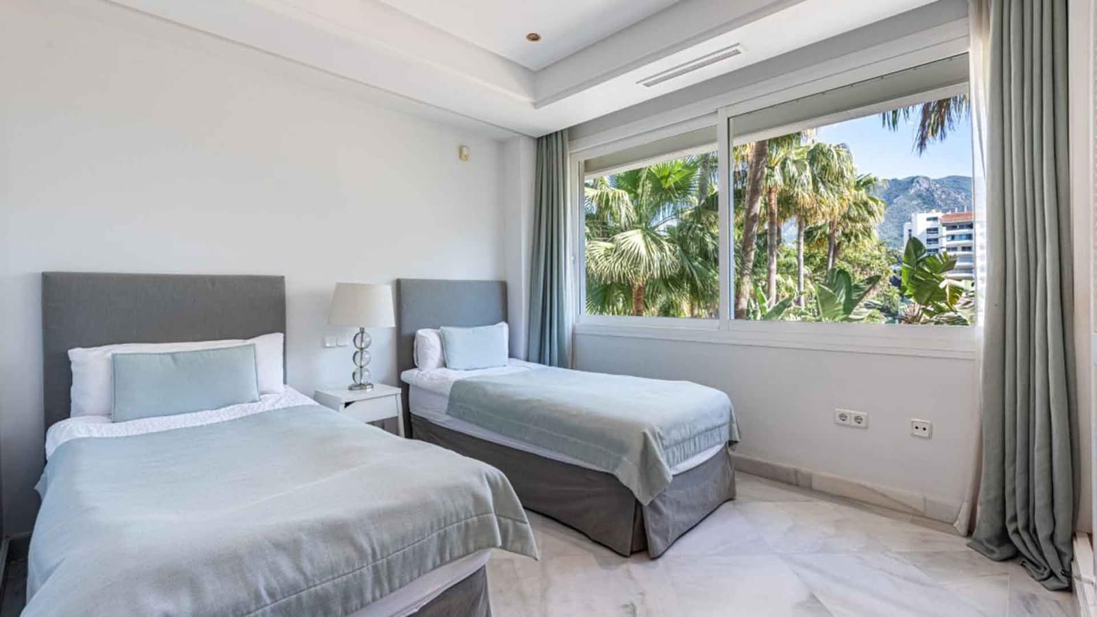 2 bedroom Apartment for sale in Golden Mile with pool - € 1,260,000 (Ref: 9966376)