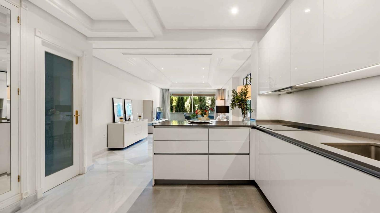 2 bedroom Apartment for sale in Golden Mile with pool - € 1,210,000 (Ref: 9966377)