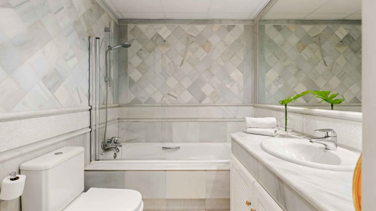 2 bedroom Apartment for sale in Golden Mile with pool - € 1,210,000 (Ref: 9966377)