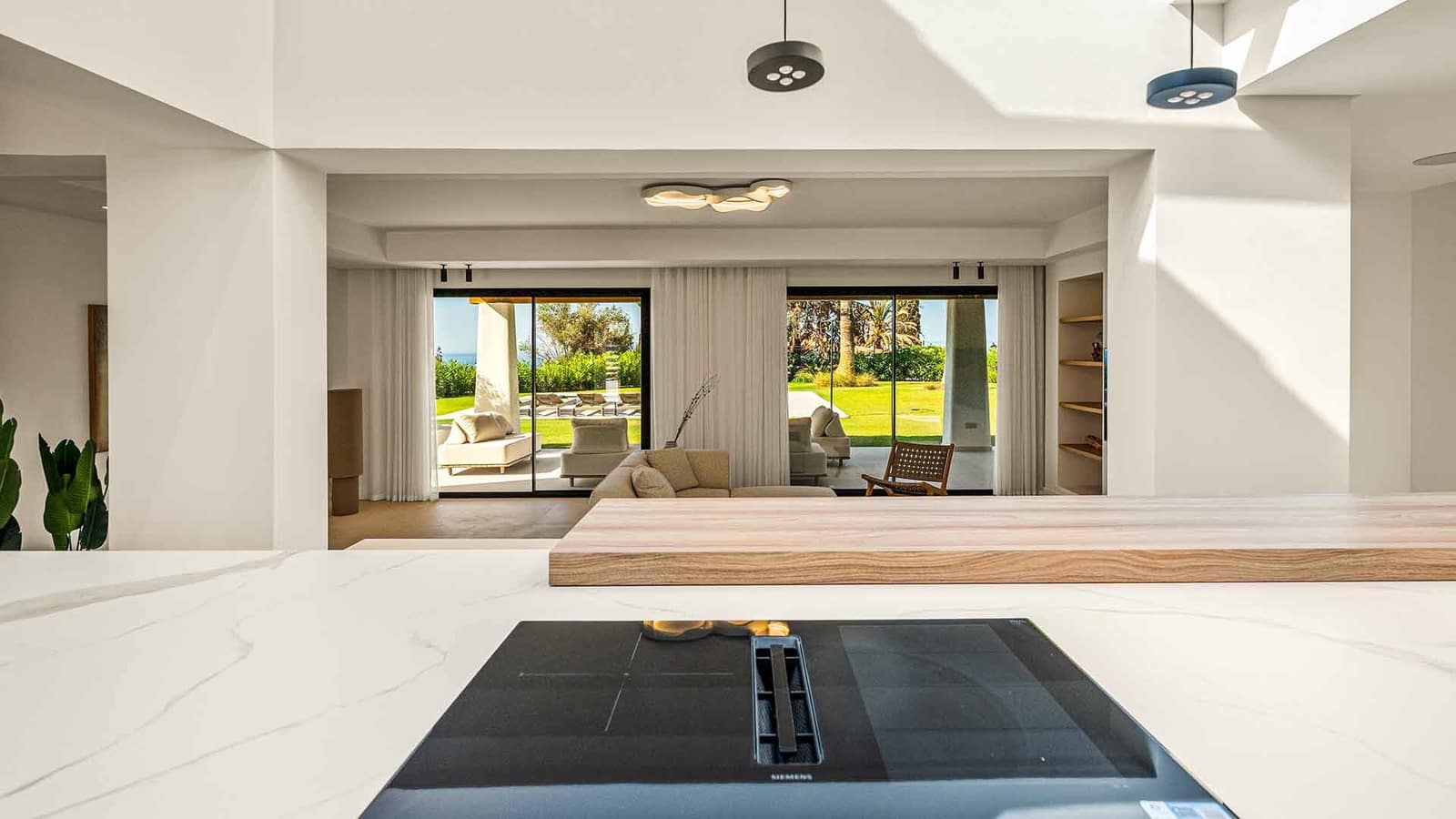 5 bedroom Villa for sale in Marbella with pool - € 3,895,000 (Ref: 9977032)