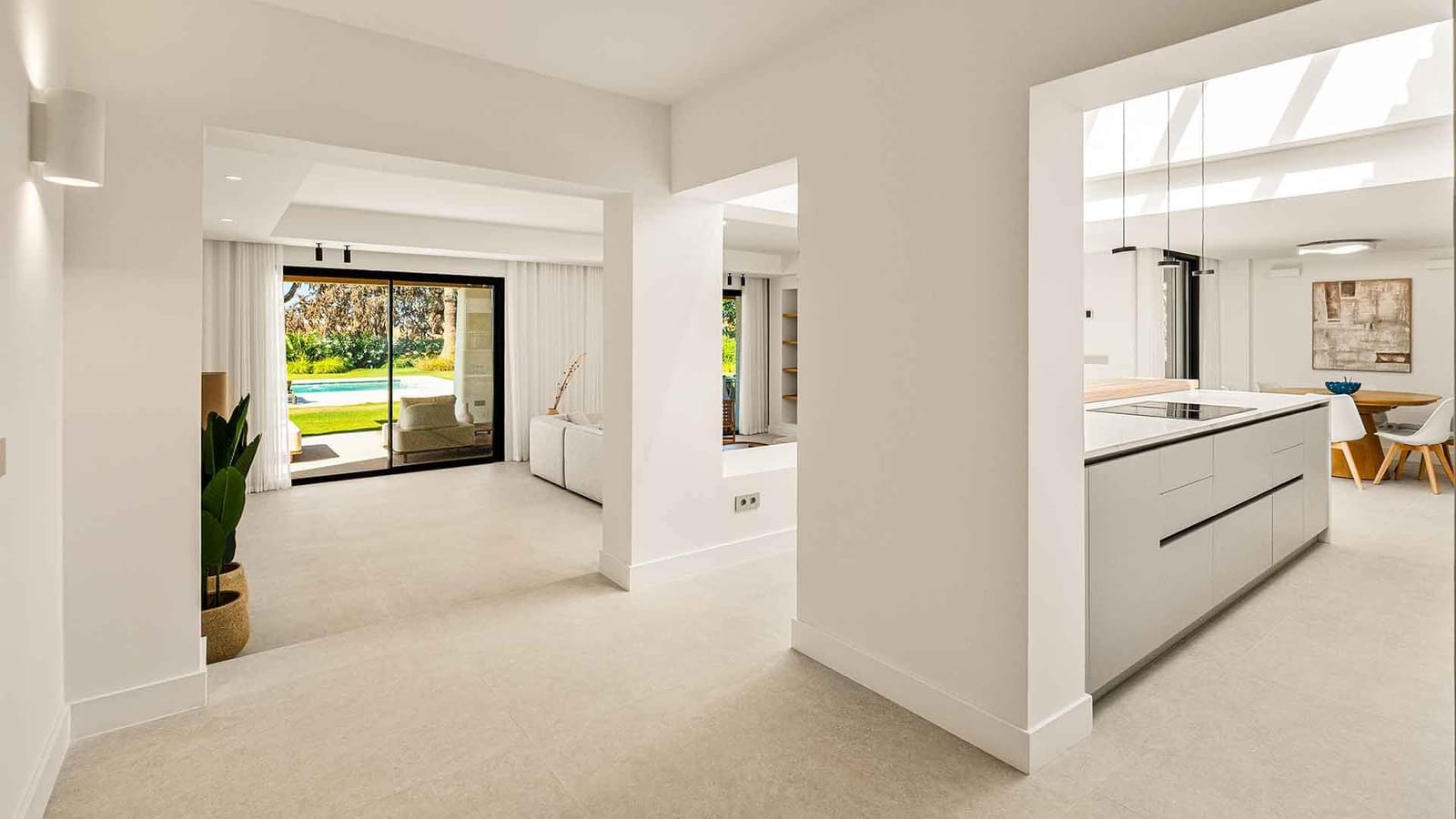 5 bedroom Villa for sale in Marbella with pool - € 3,895,000 (Ref: 9977032)