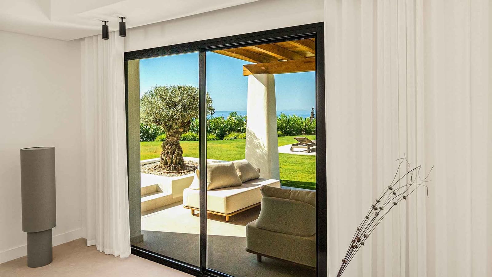 5 bedroom Villa for sale in Marbella with pool - € 3,895,000 (Ref: 9977032)