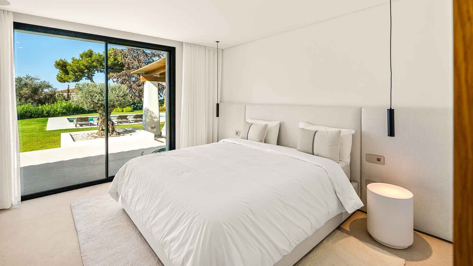 5 bedroom Villa for sale in Marbella with pool - € 3,895,000 (Ref: 9977032)