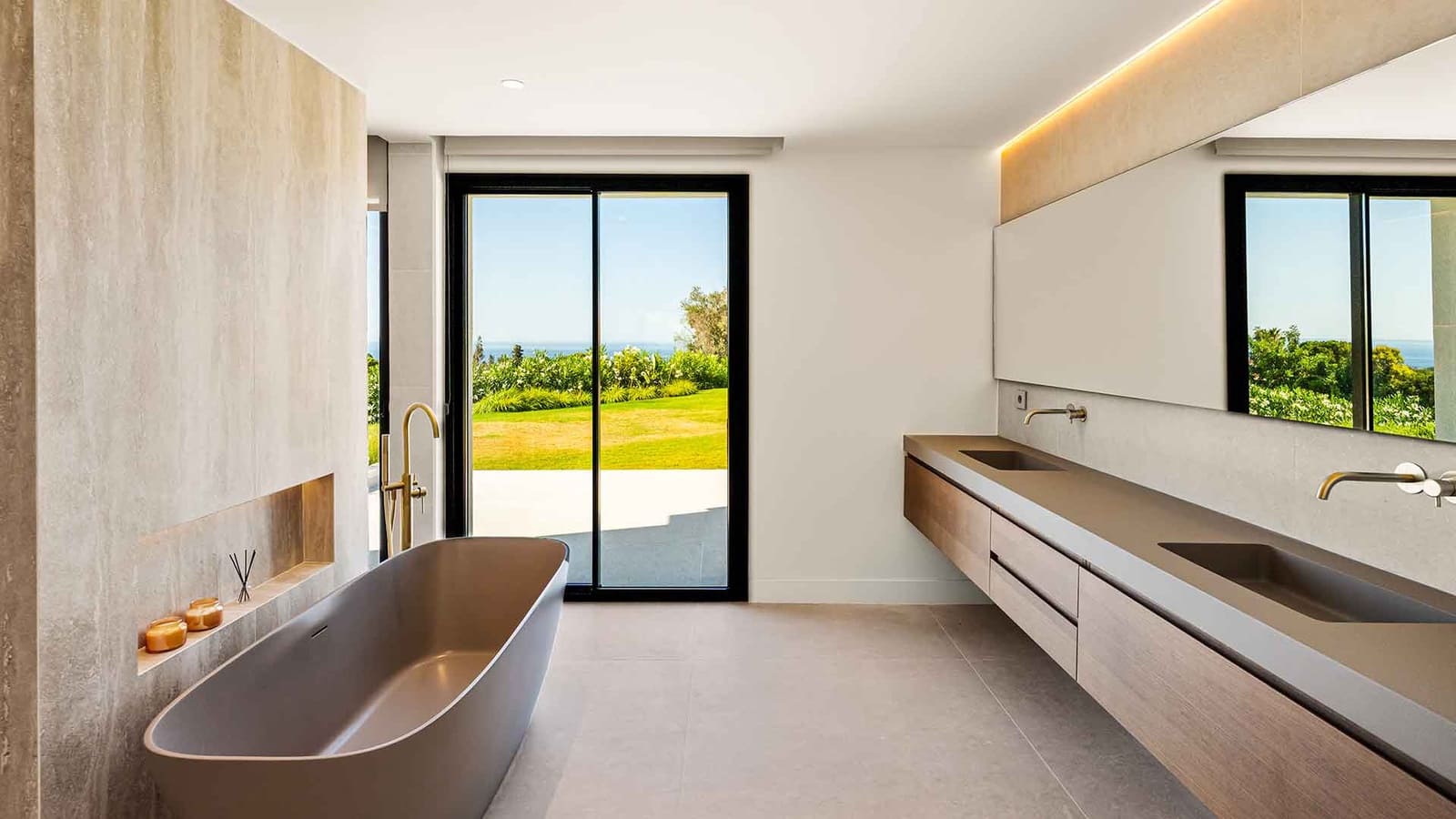 5 bedroom Villa for sale in Marbella with pool - € 3,895,000 (Ref: 9977032)
