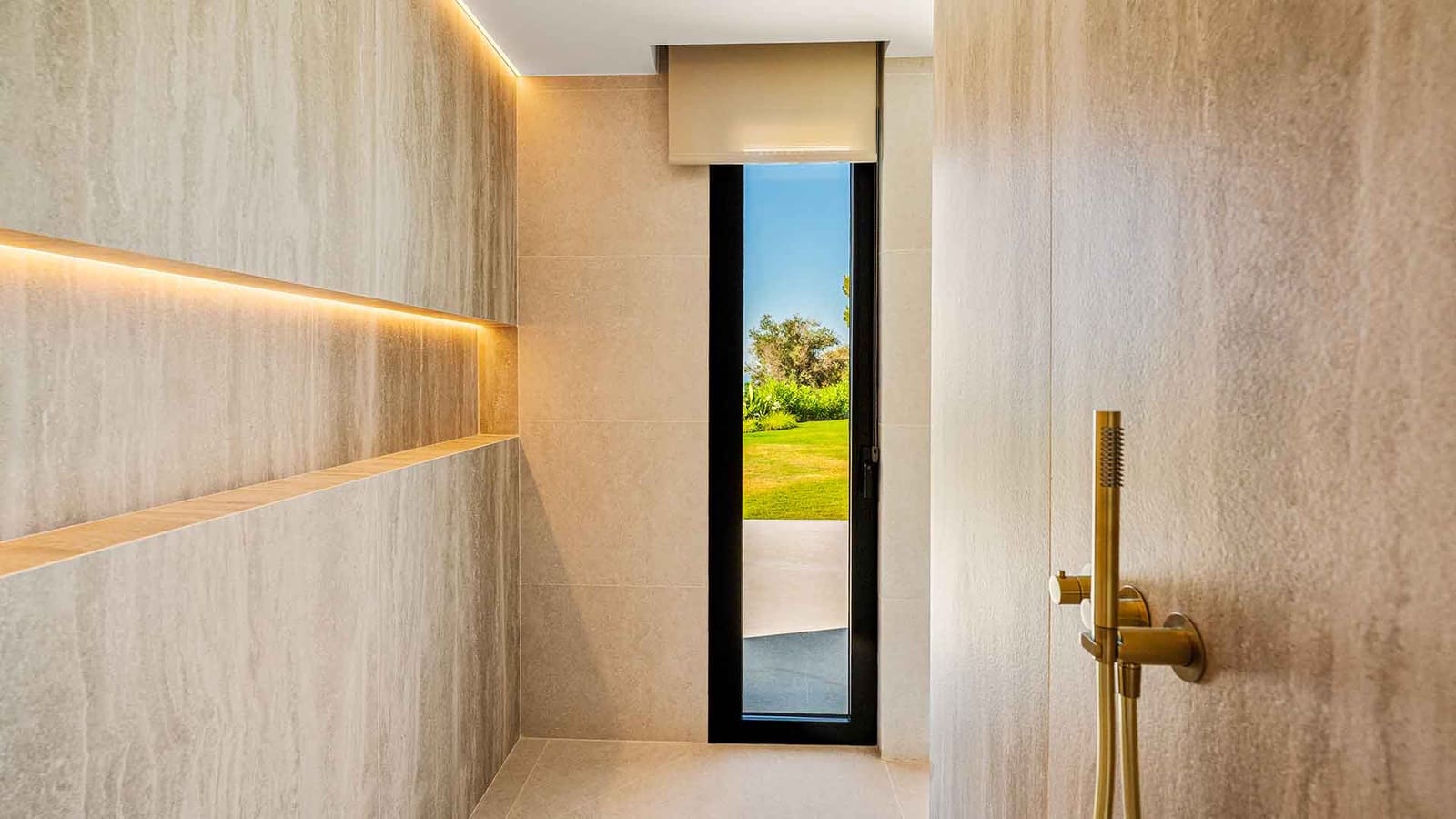5 bedroom Villa for sale in Marbella with pool - € 3,895,000 (Ref: 9977032)