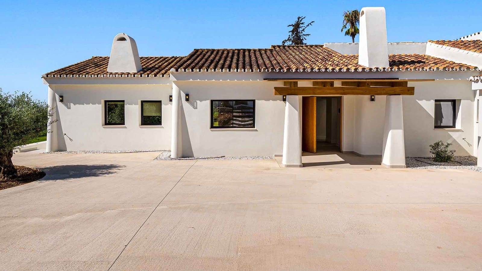 5 bedroom Villa for sale in Marbella with pool - € 3,895,000 (Ref: 9977032)