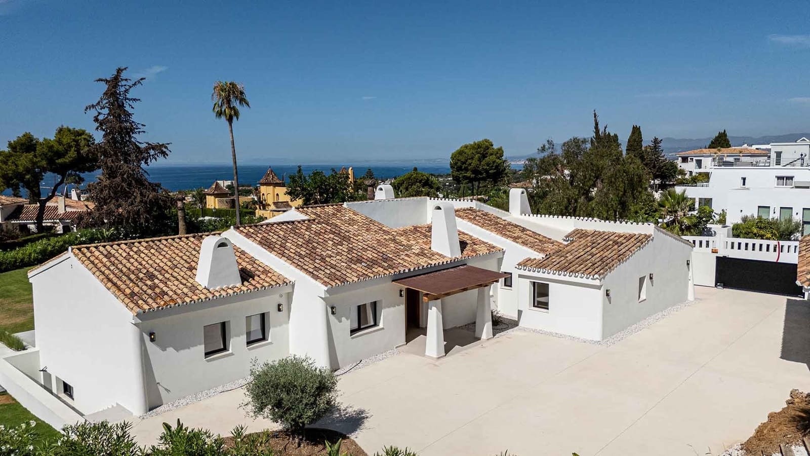 5 bedroom Villa for sale in Marbella with pool - € 3,895,000 (Ref: 9977032)