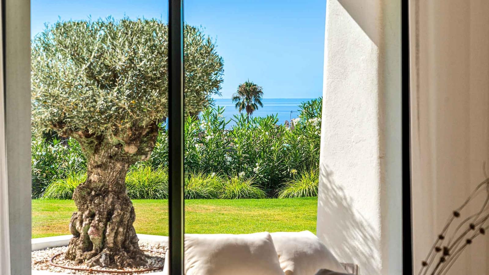 5 bedroom Villa for sale in Marbella with pool - € 3,895,000 (Ref: 9977032)
