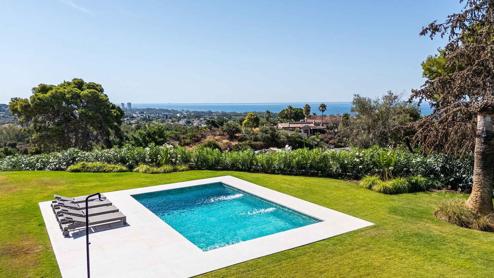 5 bedroom Villa for sale in Marbella with pool - € 3,895,000 (Ref: 9977032)