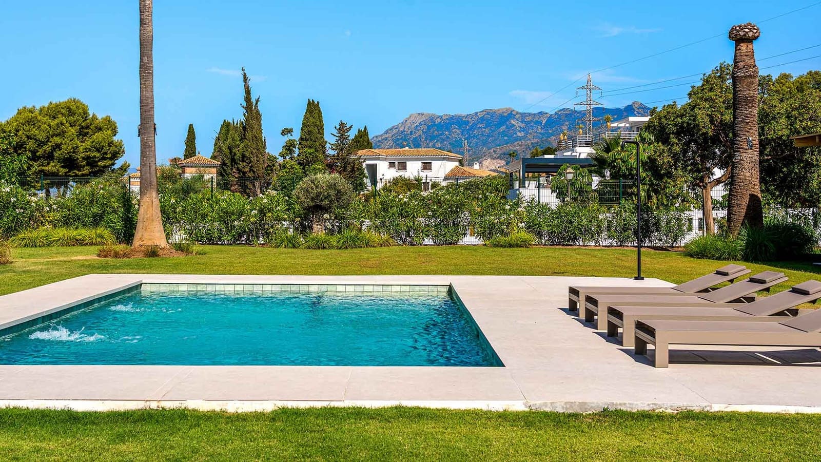 5 bedroom Villa for sale in Marbella with pool - € 3,895,000 (Ref: 9977032)