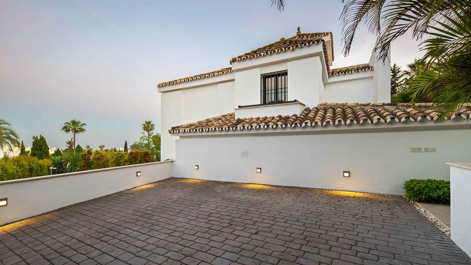 5 bedroom Villa for sale in Nueva Andalucia with pool - € 3,800,000 (Ref: 9979583)