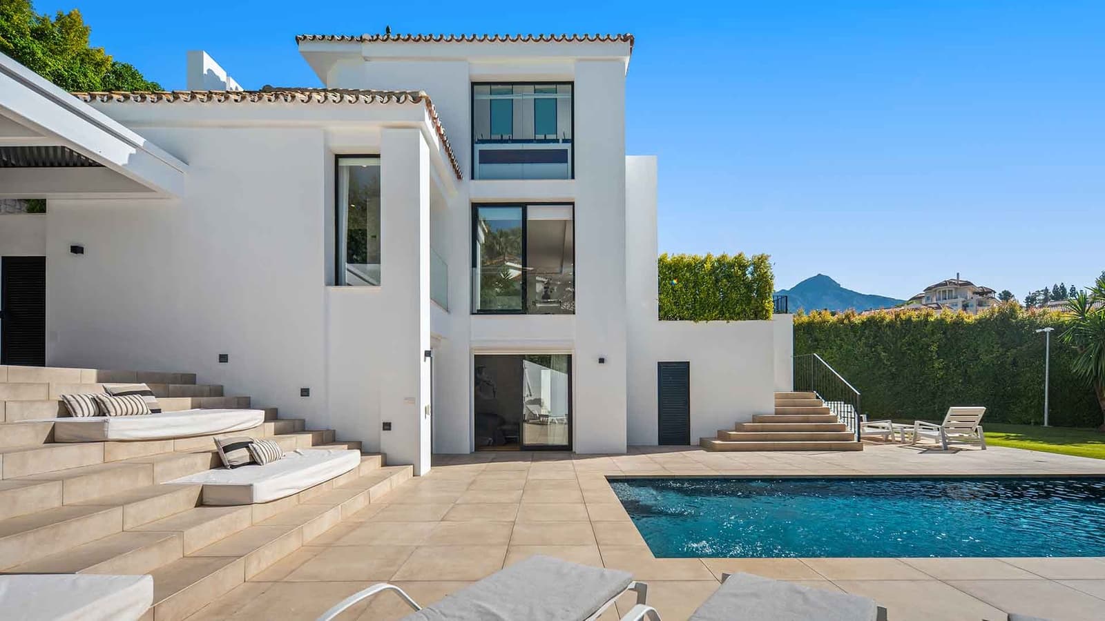5 bedroom Villa for sale in Nueva Andalucia with pool - € 3,800,000 (Ref: 9979583)