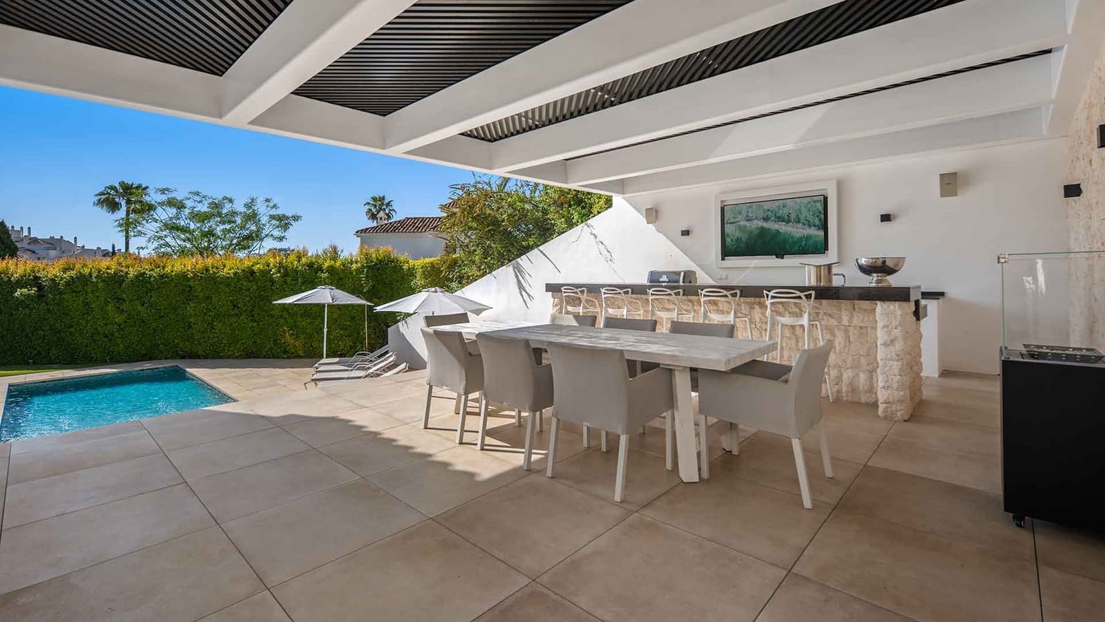 5 bedroom Villa for sale in Nueva Andalucia with pool - € 3,800,000 (Ref: 9979583)