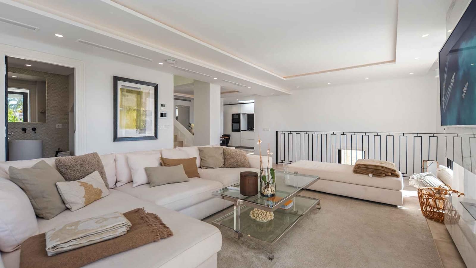5 bedroom Villa for sale in Nueva Andalucia with pool - € 3,800,000 (Ref: 9979583)