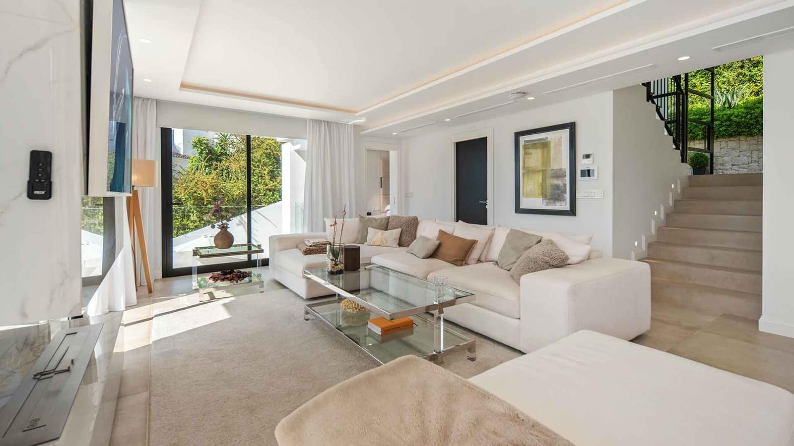 5 bedroom Villa for sale in Nueva Andalucia with pool - € 3,800,000 (Ref: 9979583)
