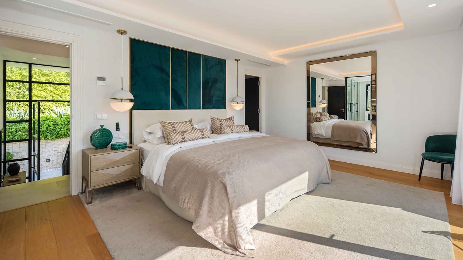5 bedroom Villa for sale in Nueva Andalucia with pool - € 3,800,000 (Ref: 9979583)