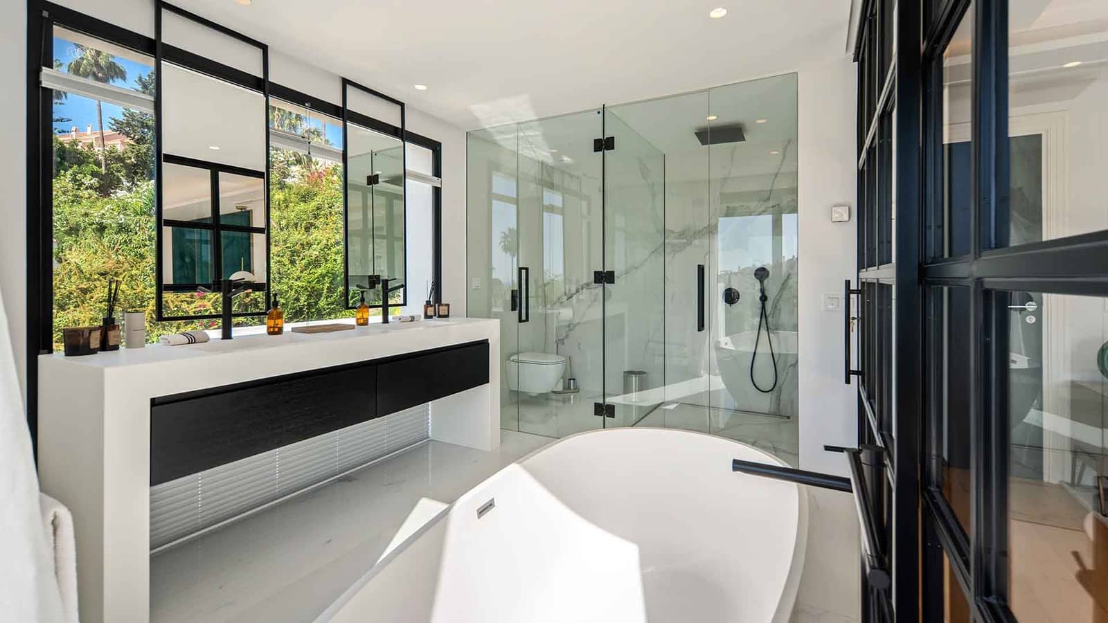 5 bedroom Villa for sale in Nueva Andalucia with pool - € 3,800,000 (Ref: 9979583)