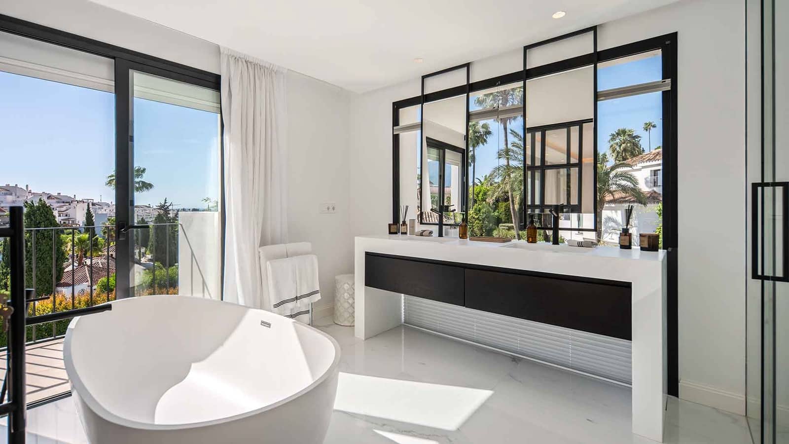 5 bedroom Villa for sale in Nueva Andalucia with pool - € 3,800,000 (Ref: 9979583)