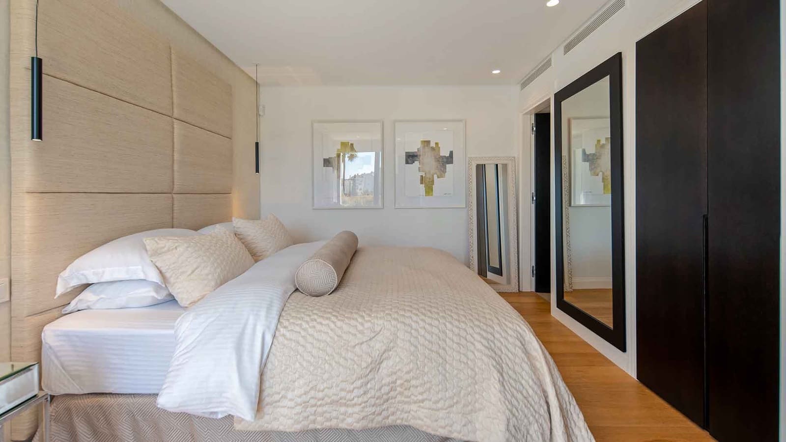 5 bedroom Villa for sale in Nueva Andalucia with pool - € 3,800,000 (Ref: 9979583)