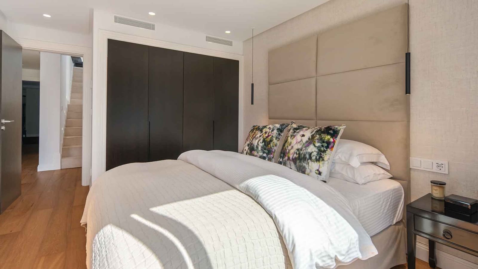 5 bedroom Villa for sale in Nueva Andalucia with pool - € 3,800,000 (Ref: 9979583)