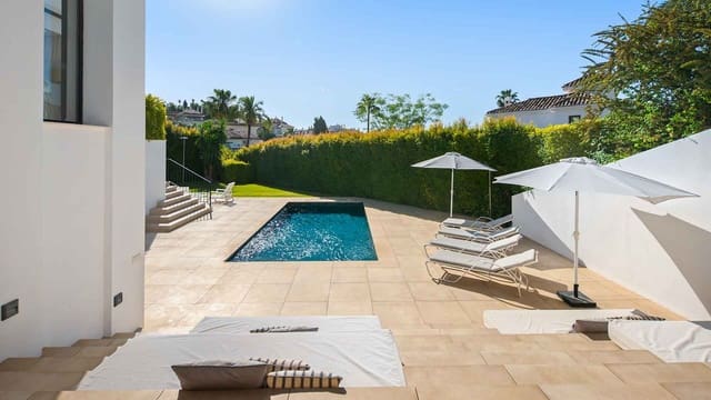 5 soverom Villa til salgs i Nueva Andalucía Centro, Marbella med svømmebasseng - € 3 800 000 (Ref: 9979583)
