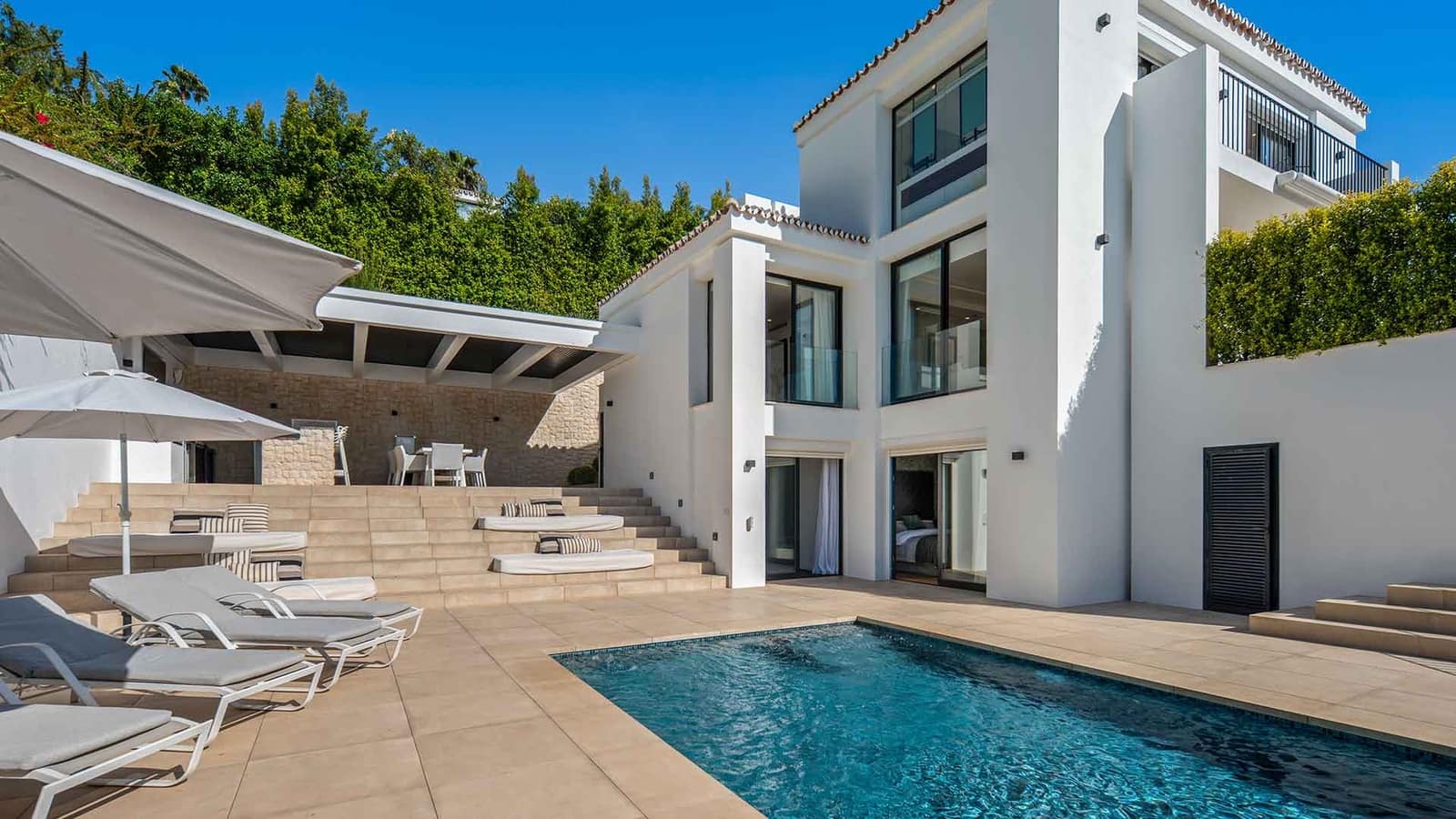5 bedroom Villa for sale in Nueva Andalucia with pool - € 3,800,000 (Ref: 9979583)