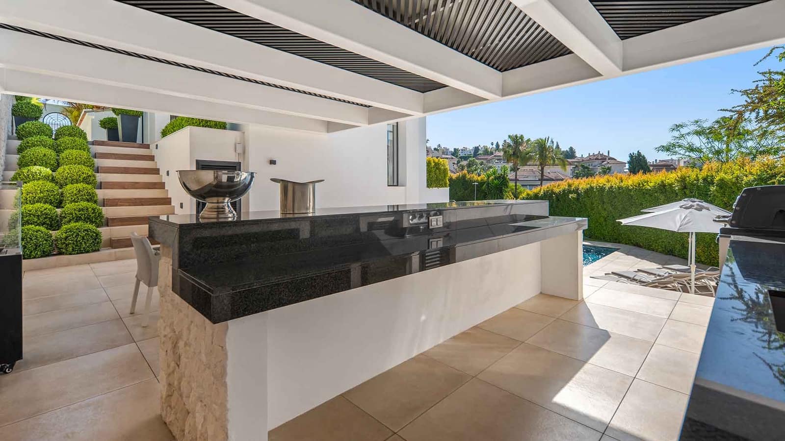 5 bedroom Villa for sale in Nueva Andalucia with pool - € 3,800,000 (Ref: 9979583)