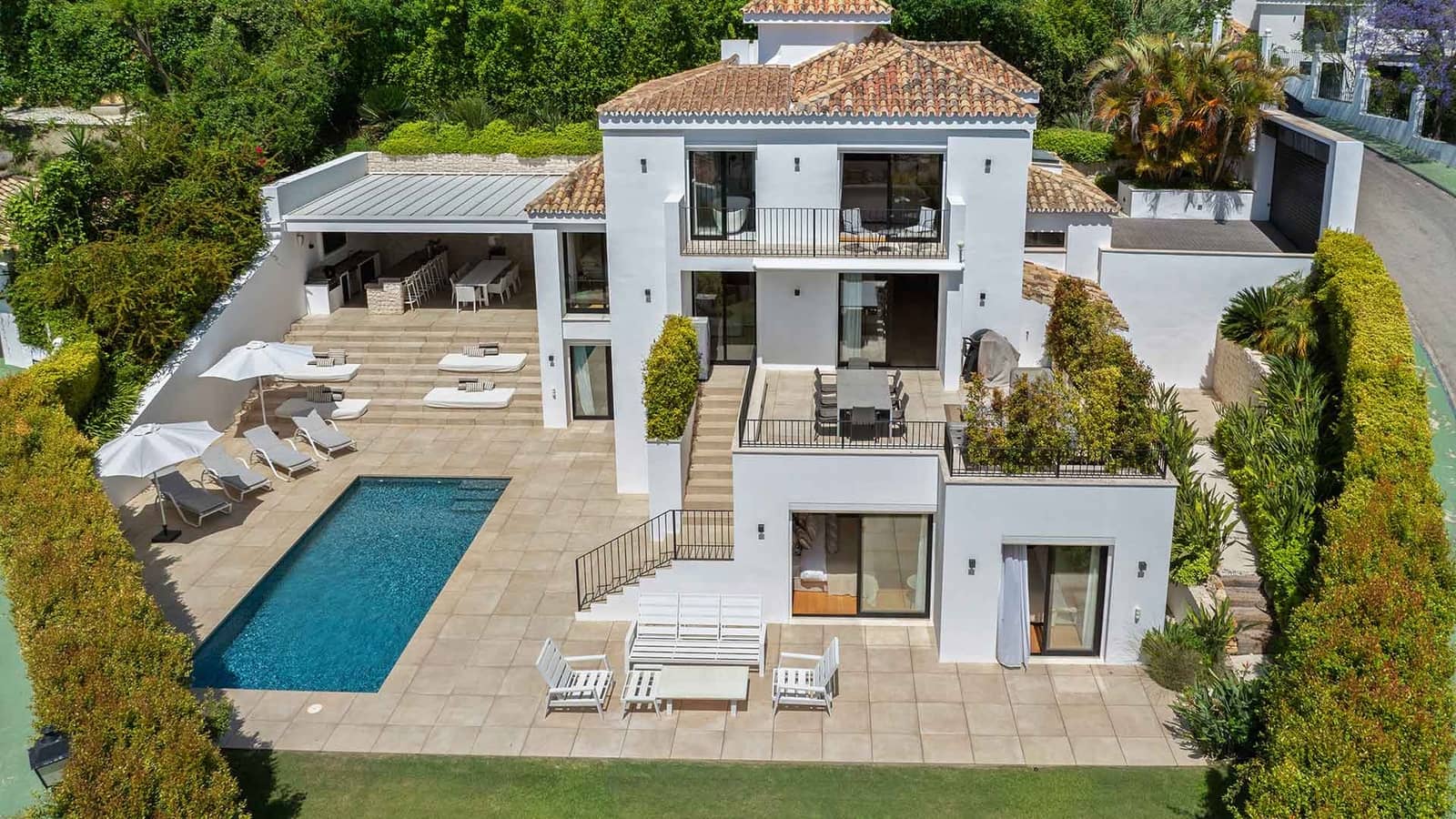 5 bedroom Villa for sale in Nueva Andalucia with pool - € 3,800,000 (Ref: 9979583)