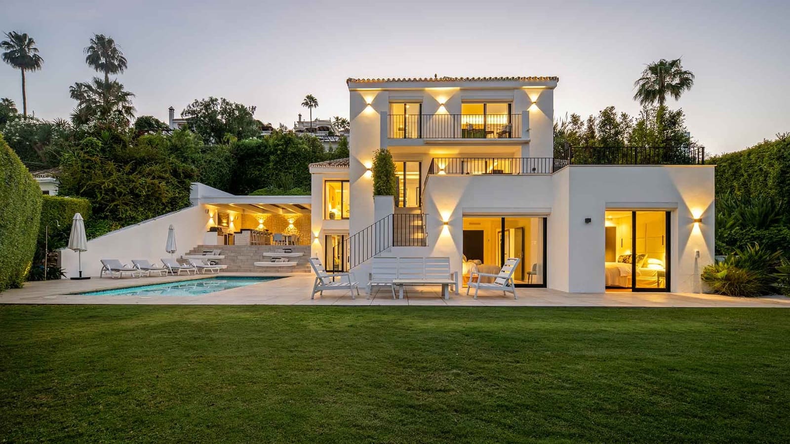5 bedroom Villa for sale in Nueva Andalucia with pool - € 3,800,000 (Ref: 9979583)