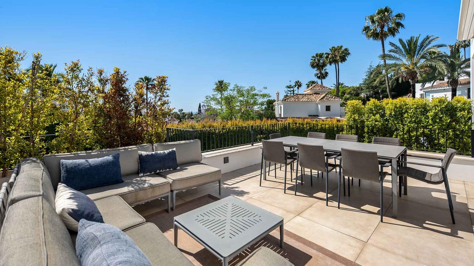 5 bedroom Villa for sale in Nueva Andalucia with pool - € 3,800,000 (Ref: 9979583)