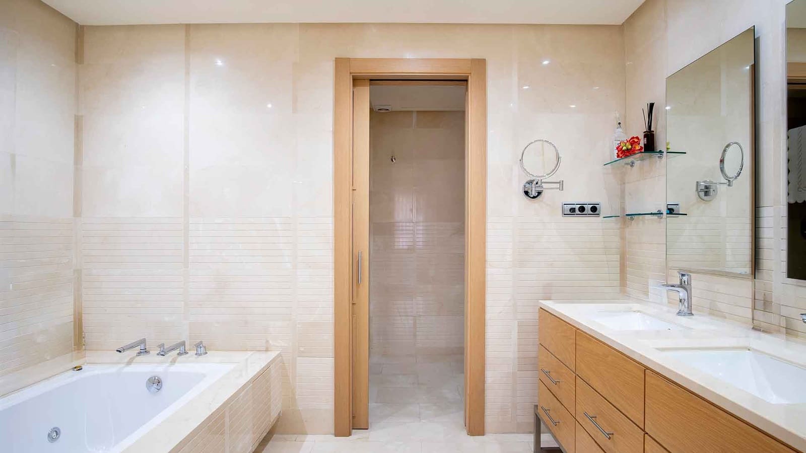 2 bedroom Apartment for sale in Golden Mile with pool - € 1,350,000 (Ref: 9986587)