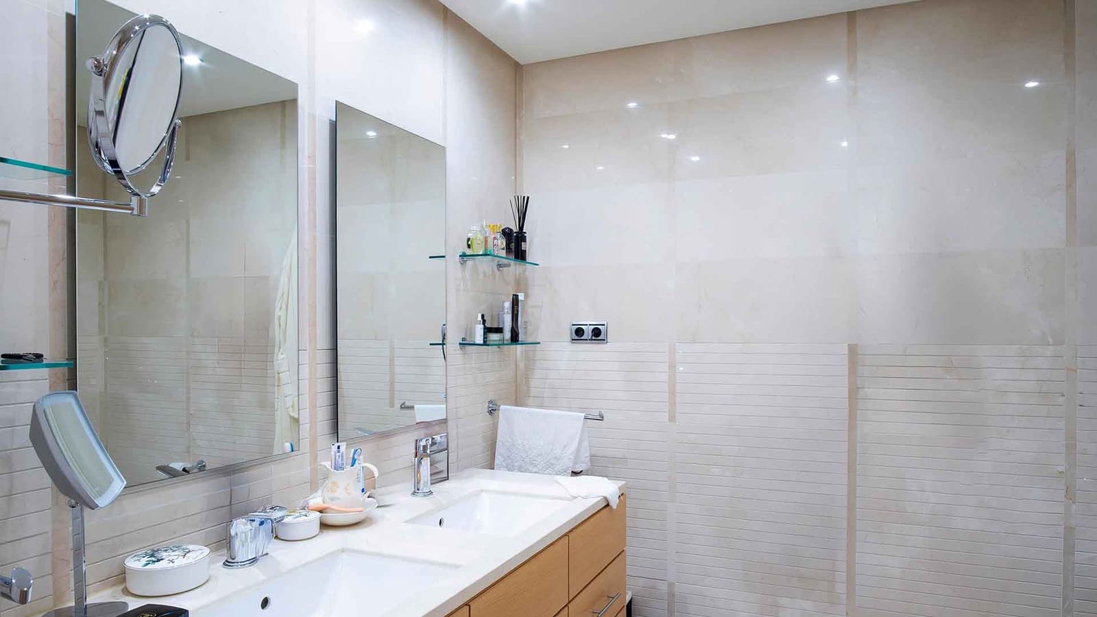 2 bedroom Apartment for sale in Golden Mile with pool - € 1,350,000 (Ref: 9986587)