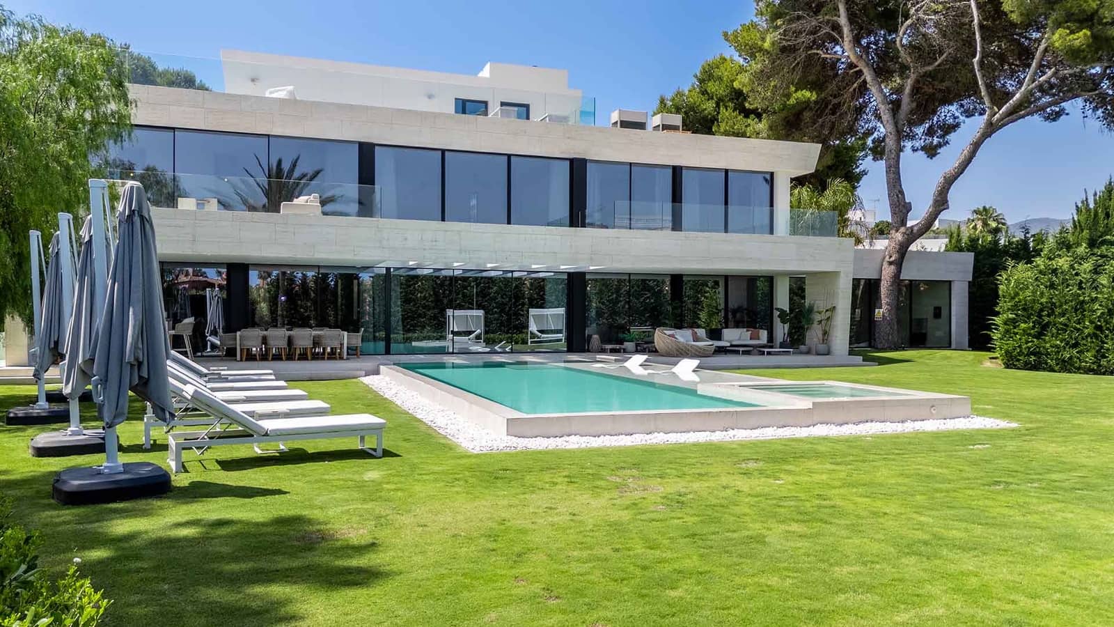 6 makuuhuone Huvila myytävänä paikassa Los Monteros mukana uima-altaan - 8 750 000 € (Ref: 9993967)