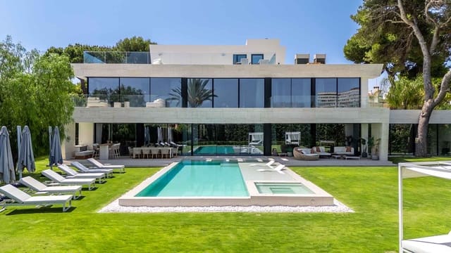 Chalet de 6 habitaciones en Los Monteros, Marbella en venta con piscina - 8.750.000 € (Ref: 9993967)