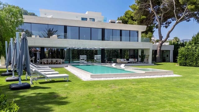 Chalet de 6 habitaciones en Los Monteros, Marbella en venta con piscina - 8.750.000 € (Ref: 9993967)