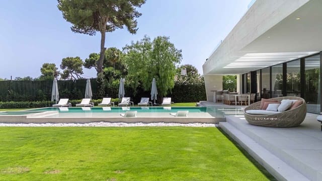 Chalet de 6 habitaciones en Los Monteros, Marbella en venta con piscina - 8.750.000 € (Ref: 9993967)