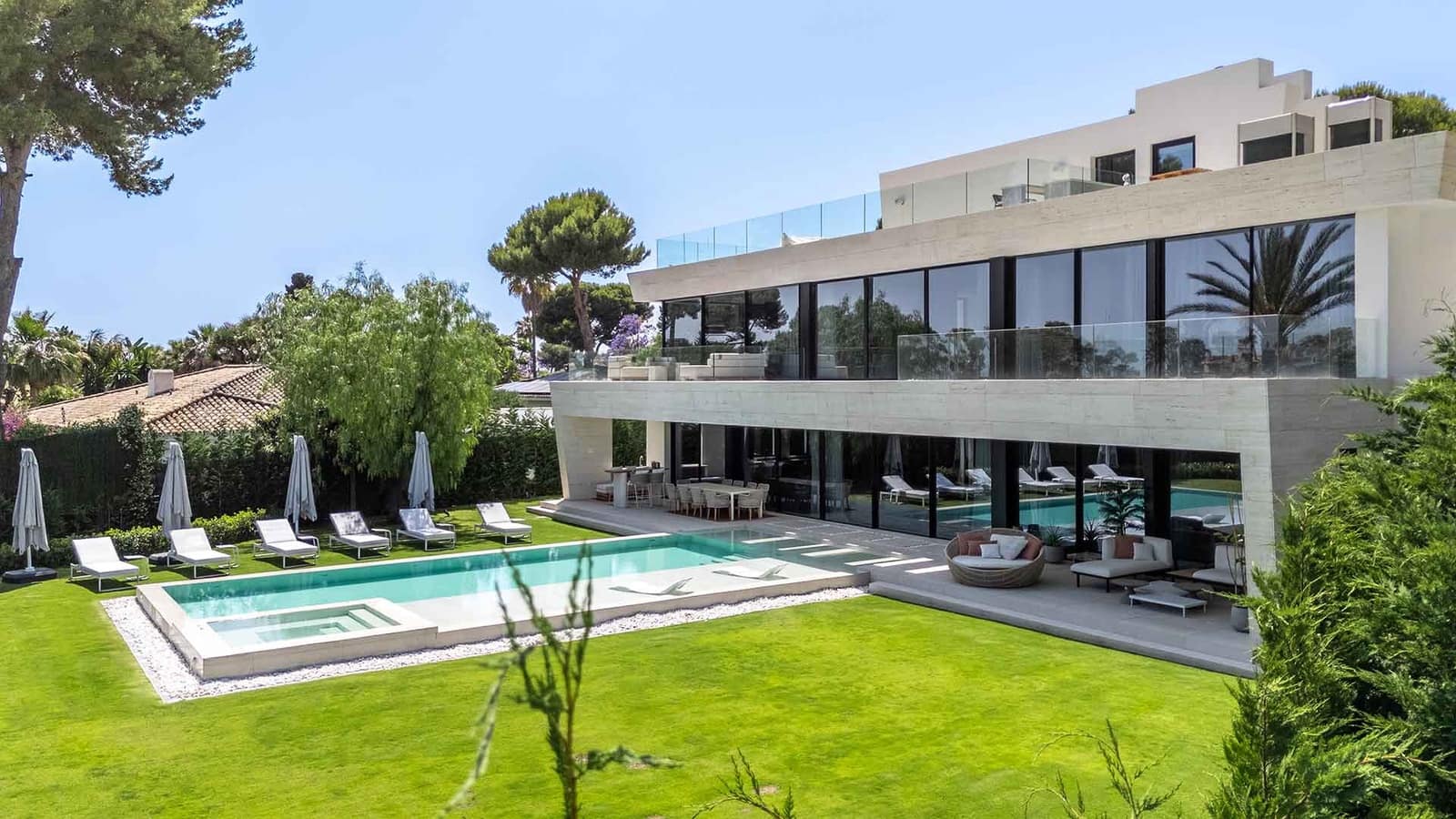 6 makuuhuone Huvila myytävänä paikassa Los Monteros mukana uima-altaan - 8 750 000 € (Ref: 9993967)