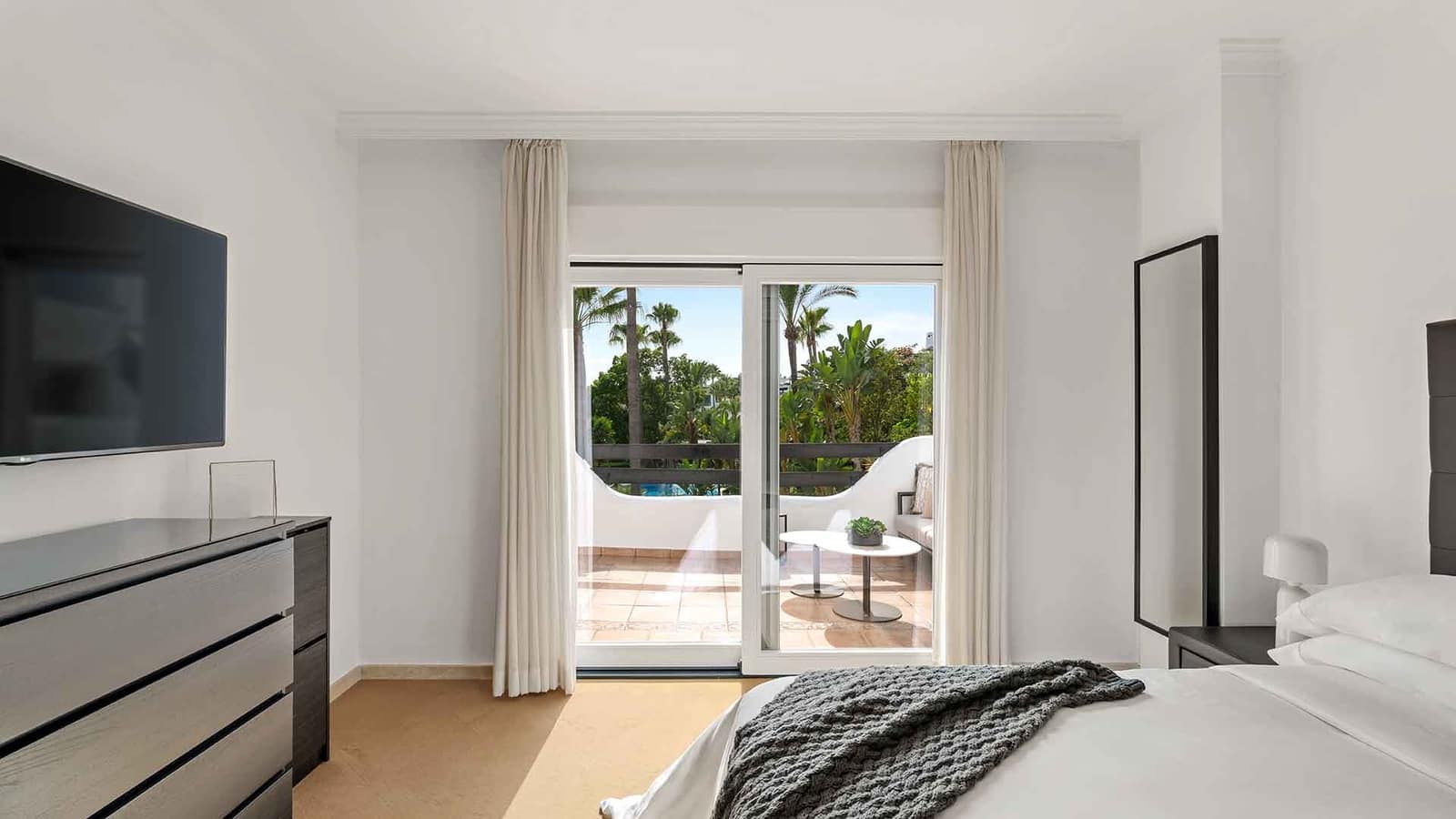 2 soverom Hus til salgs i Golden Mile med svømmebasseng - € 1 395 000 (Ref: 9993968)