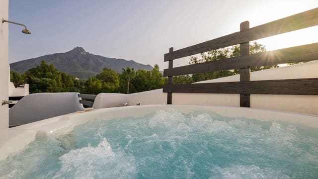 2 soverom Hus til salgs i Lomas De Marbella, Marbella med svømmebasseng - € 1 395 000 (Ref: 9993968)