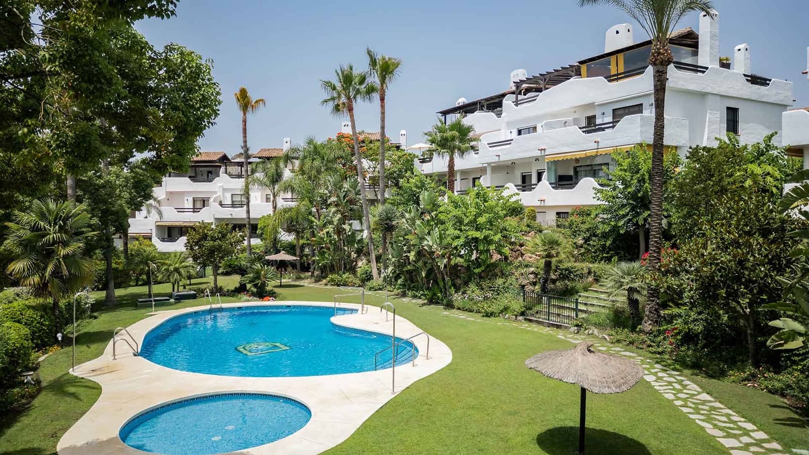 2 soverom Hus til salgs i Golden Mile med svømmebasseng - € 1 395 000 (Ref: 9993968)