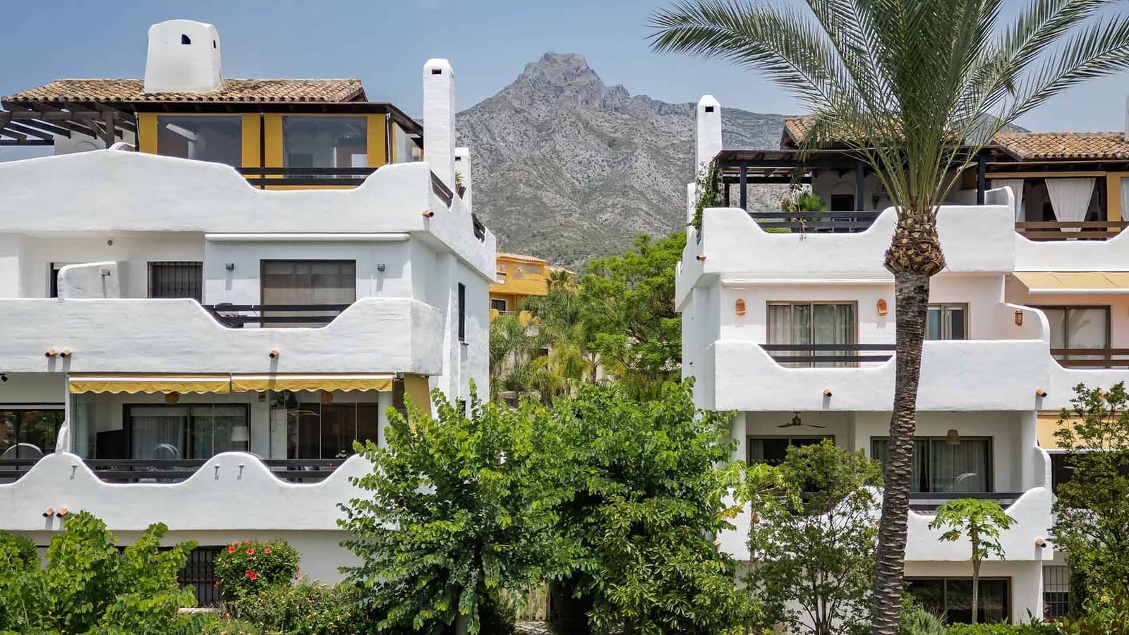 2 soverom Hus til salgs i Golden Mile med svømmebasseng - € 1 395 000 (Ref: 9993968)