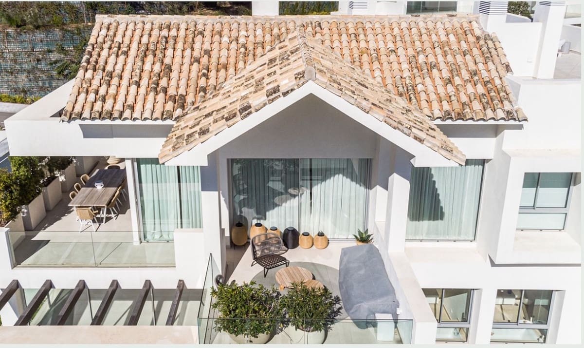 2 bedroom Apartment for sale in Benahavis - € 620,000 (Ref: 6172532)