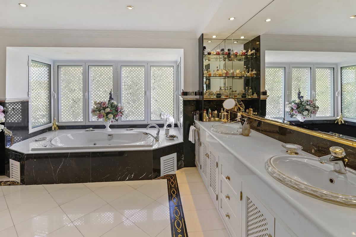 Chalet de 5 habitaciones en Benahavís en venta con piscina - 3.700.000 € (Ref: 6805538)