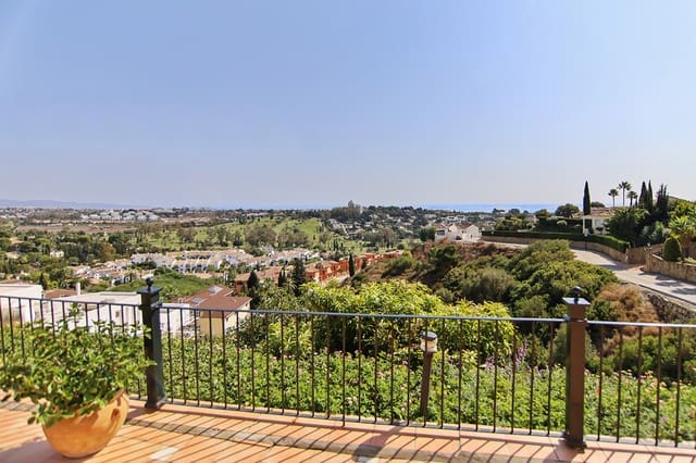 5 bedroom Villa for sale in Benahavís with pool - € 3,700,000 (Ref: 6805538)