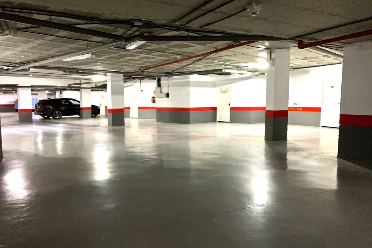 2 bedroom Apartment for rent in Estepona with pool garage - € 2,500 (Ref: 6995846)