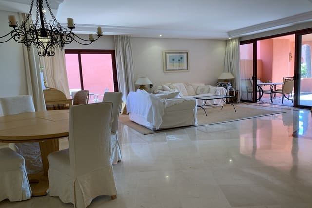 2 bedroom Apartment for rent in Estepona with pool garage - € 2,500 (Ref: 6995846)