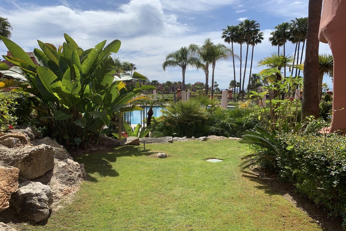 2 bedroom Apartment for rent in Estepona with pool garage - € 2,500 (Ref: 6995846)